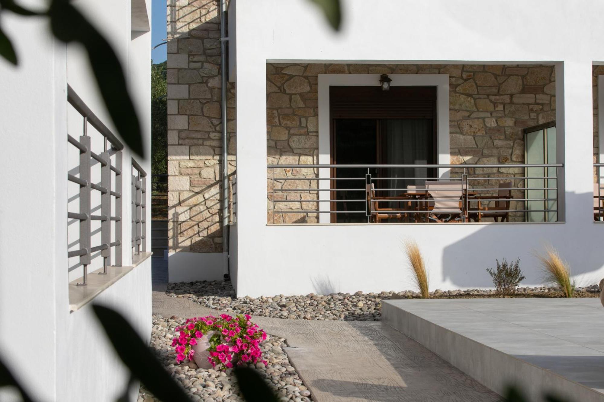 Michelangelo Suites And Apartments Valanidorachi Exterior photo